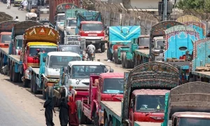 گڈز اور منی مزدا ٹرانسپورٹرز کی ہڑتال کا دوسرا روز، گاڑیوں کی روانگی معطل