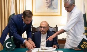 اسلام آباد ، پارلیمنٹ کے مشترکہ اجلاس میں خیبرپختونخوا میں ایمرجنسی اور گورنر راج کی توثیق،اپوزیشن کاشدید احتجاج
